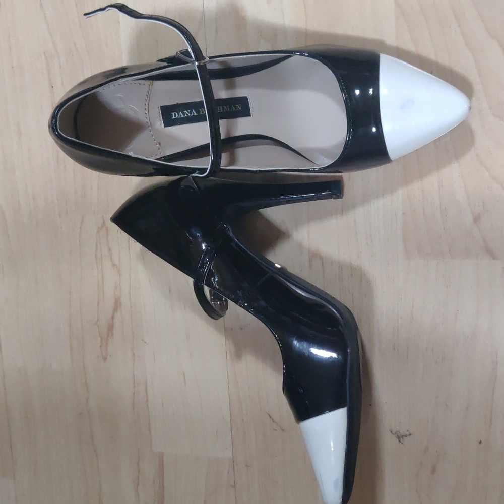 Dana Buchman SZ 5 black white Mary Jane pumps (worn once)